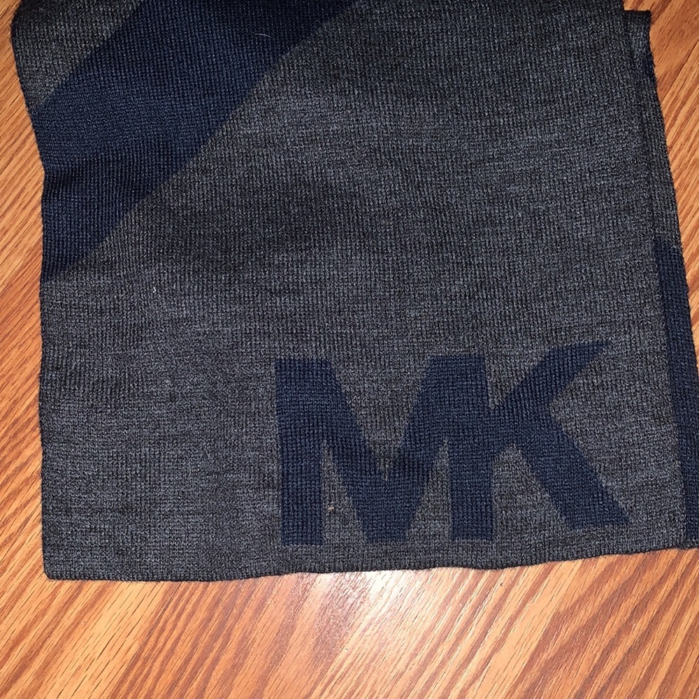 Michael Kors men’s winter scarf